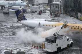 ΗΠΑ: Η American Airlines ακυρώνει εκατοντάδες πτήσεις λόγω χιονοθύελλας