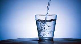 Πόσο νερό πρέπει να πιείτε για να χάσετε ένα κιλό τον μήνα