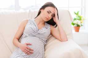 Πονοκέφαλος στην εγκυμοσύνη: Δείτε τι μπορεί να κρύβει