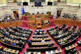 Για δεύτερη ημέρα συζητείται στη Βουλή το νομοσχέδιο για την αντιμετώπιση της οπαδικής βίας