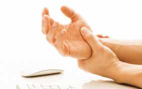 Σύνδρομο καρπιαίου σωλήνα: Πώς θα σώσετε τα χέρια σας στο γραφείο