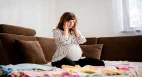 Εγκυμοσύνη και κατάθλιψη: Ποια είναι τα συμπτώματα, πώς επηρεάζεται το έμβρυο και τι πρέπει να κάνετε