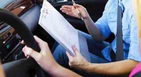 Άνοιγμα στους νέους κάνει η κυβέρνηση – Στο τιμόνι οι 17άρηδες – Ψηφίζεται σήμερα ο νόμος για δίπλωμα οδήγησης