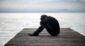 Κατάθλιψη: Πρώιμα σημάδια και συμπτώματα που δείχνουν ότι κινδυνεύετε