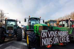 Γέμισαν τρακτέρ οι Βρυξέλλες για τη Σύνοδο Κορυφής – Ο θυμός των αγροτών δεν μειώνεται παρά τις παραχωρήσεις