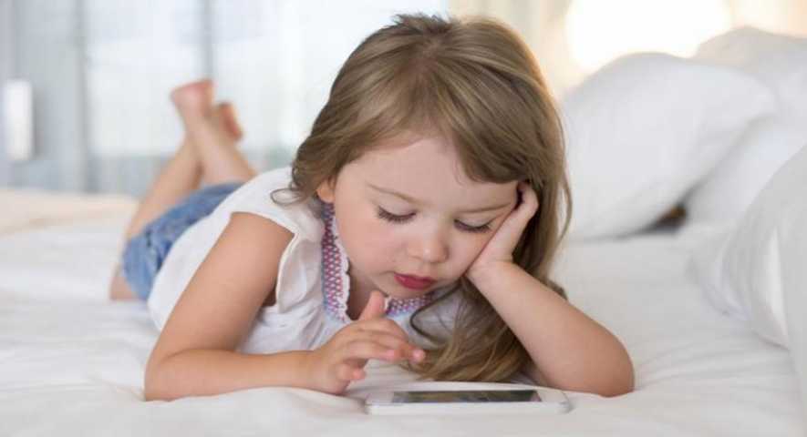 Απειλή για την ψυχολογία των παιδιών τα κινητά τηλέφωνα