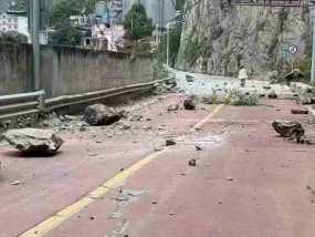 Σεισμός στην Κίνα: 65 νεκροί, 12 αγνοούμενοι, 250 τραυματίες – Αδιάβατοι πολλοί δρόμοι