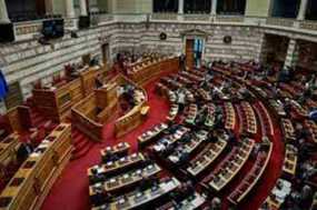 Πολιτική «αρένα» σήμερα η Βουλή – Ξεκάθαρες απαντήσεις θα ζητήσει για τα εθνικά ο πρωθυπουργός από τον ΣΥΡΙΖΑ