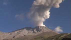 «Βρυχάται» το ηφαίστειο Ούμπινας – Σε κατάσταση έκτακτης ανάγκης το Περού