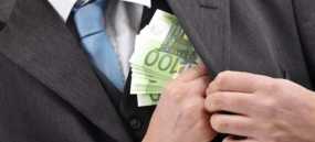 Εισαγγελική έρευνα για εφοριακούς που «λαδώθηκαν» για να καλύψουν 60 εκατ. ευρώ