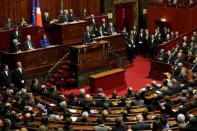 Γαλλία: Συνταγματική αναθεώρηση για την παγίωση της κατάστασης εκτάκτου ανάγκης θέλει η κυβέρνηση
