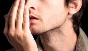 Κακοσμία στόματος: Πού οφείλεται και πώς αντιμετωπίζεται