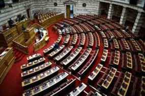 Στη Βουλή η σύγκρουση κυβέρνησης – αντιπολίτευσης για τα Τέμπη