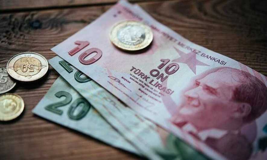 Σε νέο ιστορικό χαμηλό η ισοτιμία της τουρκικής λίρας έναντι του αμερικανικού δολαρίου