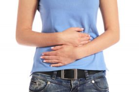 Ξαφνικός στομαχόπονος: 5 πιθανές αιτίες που ίσως αγνοείτε