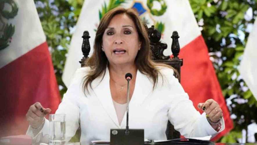 Περού: Η πρόεδρος Ντίνα Μπολουάρτε ανακαλεί τον πρεσβευτή στο Μεξικό