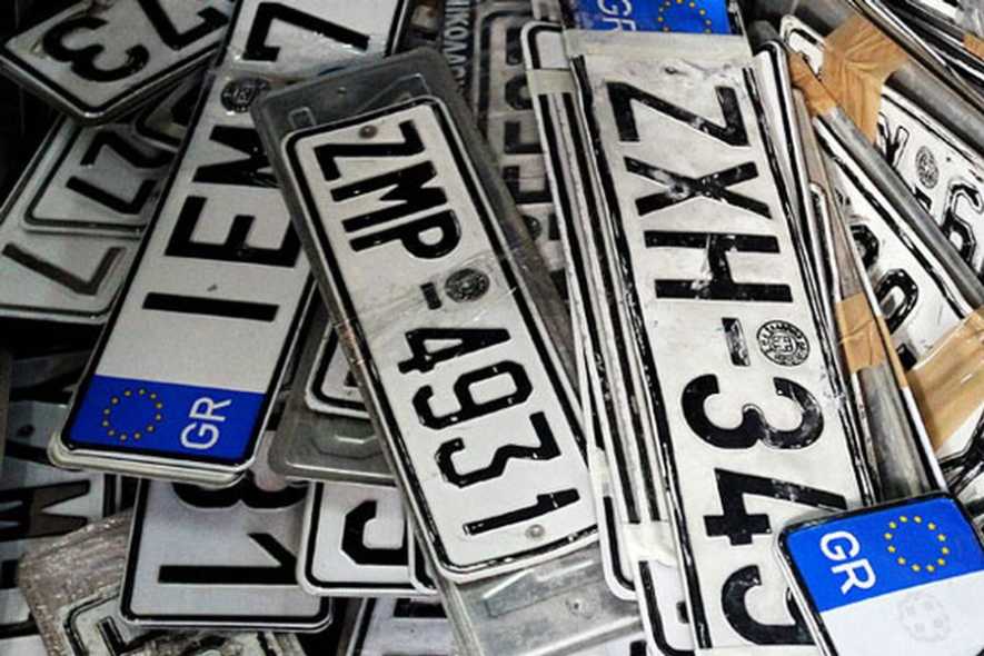 Ο δήμος Αθηναίων επιστρέφει τις πινακίδες αυτοκινήτων και δικύκλων ενόψει εκλογών