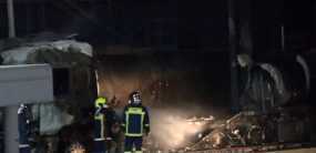 Φωτιά σε φορτηγά δίπλα σε πρατήριο υγρών καυσίμων στη Μάνδρα – Συναγερμός στην Πυροσβεστική