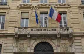 Διοικητής της Τράπεζας της Γαλλίας: Η ΕΚΤ να λάβει υπόψη τη βελτίωση των χρηματοδοτικών συνθηκών στη συζήτηση για το QE