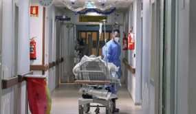 «Σε κατάσταση πολιορκίας τα νοσοκομεία στην Ιταλία λόγω γρίπης και κορονοϊού»