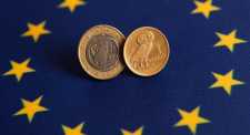 Der Standard: «Οι εταίροι του ευρώ εμπιστεύονται και πάλι την Ελλάδα»
