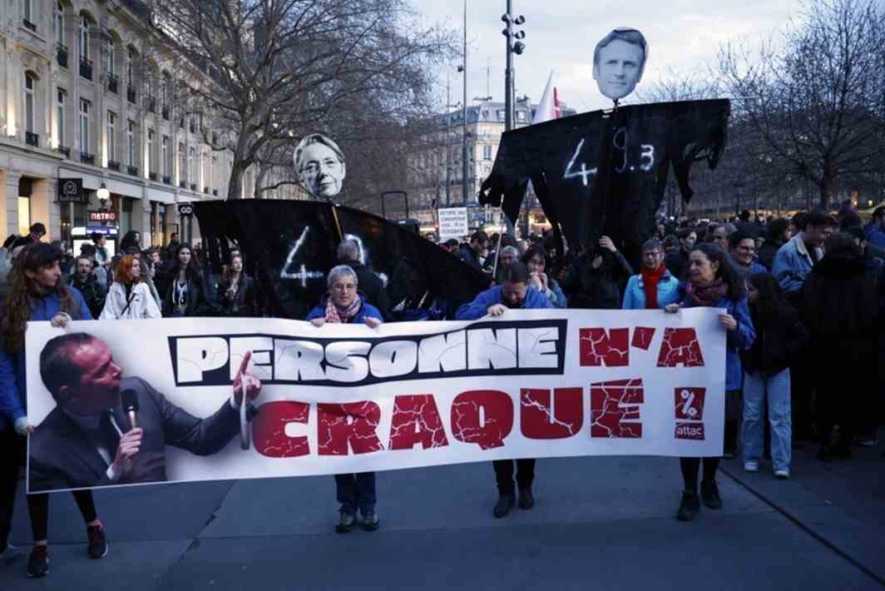 Ο Μακρόν έγινε «κόκκινο πανί» στη Γαλλία – Η οργή βασιλεύει στους δρόμους