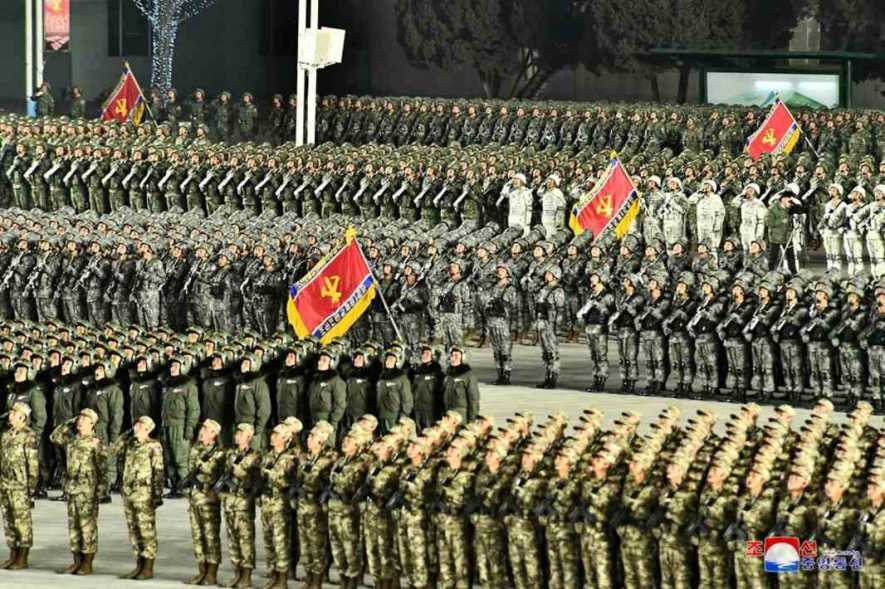 Βόρεια Κορέα: 800.000 πολίτες προσφέρθηκαν να καταταγούν εθελοντικά στις ένοπλες δυνάμεις για να πολεμήσουν κατά των ΗΠΑ