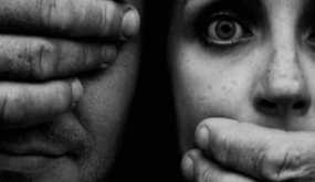 Προειδοποίηση για τις νέες γυναίκες που βιώσαν βία από σύντροφο ή συγγενή: Κινδυνεύουν να πάθουν έμφραγμα ή εγκεφαλικό