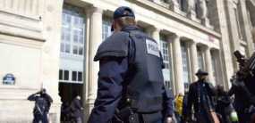 Πανικός στο Παρίσι: Άνδρας τραυμάτισε με μαχαίρι αρκετούς ανθρώπους στον σταθμό Γκαρ Ντι Νορ