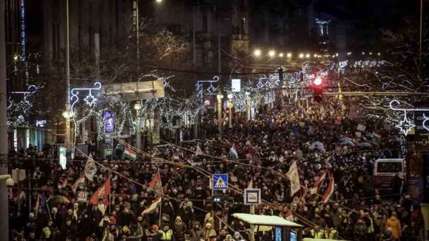 Ουγγαρία: Στους δρόμους οι πολίτες – Διαμαρτύρονται για τις μεταρρυθμίσεις του Βίκτορ Όρμπαν