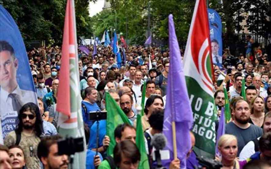 Ουγγαρία: Συνεχίστηκαν για πέμπτη μέρα οι διαδηλώσεις κατά της φορολογικής μεταρρύθμισης και των μέτρων λιτότητας