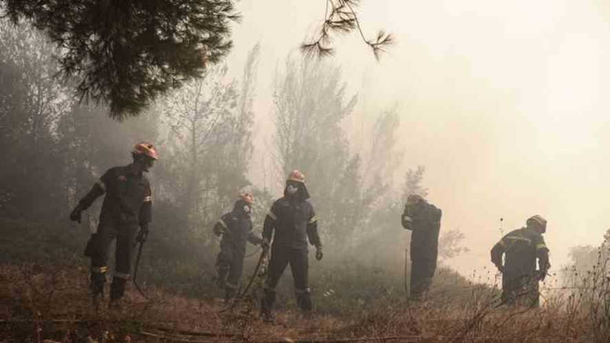Φωτιές: Βελτιωμένη η εικόνα στη Στάμνα Μεσολογγίου – Υπό μερικό έλεγχο η πυρκαγιά στην Ηλεία