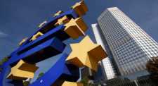 Χαλαρώνουν τα κριτήρια δανεισμού της ΕΚΤ