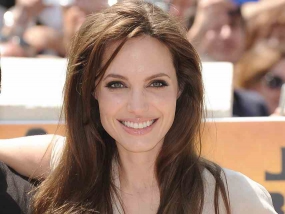 Η Angelina Jolie το επιβεβαιώνει: Θα υποδυθεί την Κλεοπάτρα