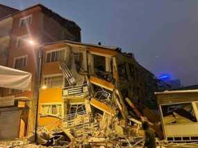 Ιταλικά ΜΜΕ για σεισμό 7,8 Ρίχτερ στην Τουρκία: Μετακινήθηκε τεκτονική πλάκα 3 μέτρα σε μήκος 150 χιλιομέτρων