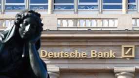Καταρρέει η Deutsche Bank