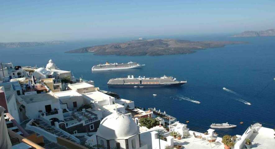 FAZ: «Επίκειται τουριστικός συνωστισμός στην Ελλάδα - Εγκαταλείπουν την Τουρκία»