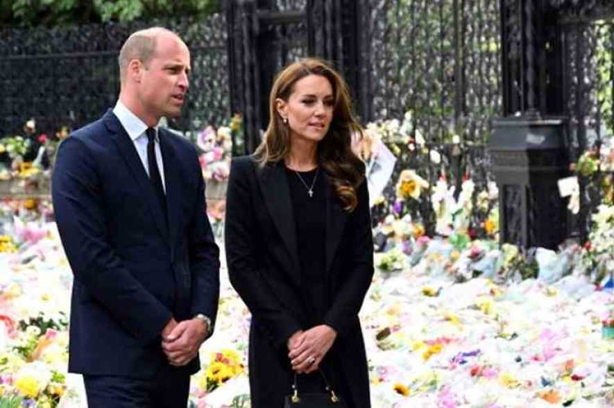 Κηδεία Βασίλισσας Ελισάβετ: Παρόντες στο μεγάλο «αντίο» οι πρίγκιπες Τζορτζ και Σάρλοτ