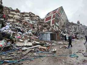 Ξεπέρασαν τους 48.000 οι νεκροί από τους σεισμούς στην Τουρκία: Οι Αρχές προσπαθούν να στήσουν πόλεις από κοντέινερ