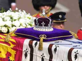 Βασίλισσα Ελισάβετ: Γιατί το φέρετρό της μεταφέρθηκε στο Ουέστμινστερ Χολ ακριβώς στις 2:22 μ.μ
