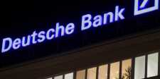 Deutsche Bank: Μειώθηκαν τα καθαρά κέρδη κατά 58%