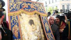 Άξιον Εστί: Παρατείνεται η παραμονή της εικόνας της Παναγίας στη Μητρόπολη Αθηνών