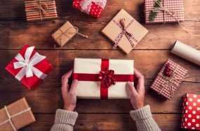 Προσεχτικοί οι καταναλωτές στις αγορές τους τα φετινά Χριστούγεννα: Το 41% θα ξοδέψει λιγότερα για δώρα