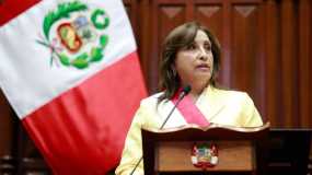 Επίθεση στην πρόεδρο του Περού από δύο γυναίκες εν μέσω επίσημης εκδήλωσης
