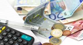 Βαρύς και ασήκωτος ο λογαριασμός των φόρων - Πότε θα πρέπει να πληρωθούν 23,3 δισ. ευρώ