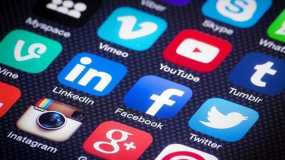 Η ΕΕ σκέφτεται την απαγόρευση χρήσης των social media από εφήβους κάτω των 16 ετών