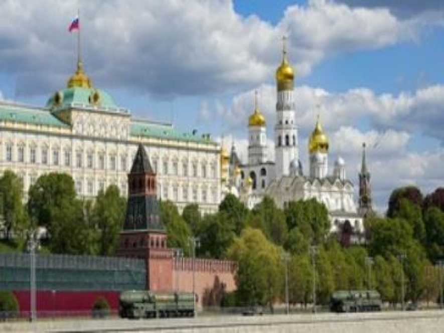 «Δεν είναι αναγκαίο να επιβληθεί στρατιωτικός νόμος στη χώρα» λέει το Κρεμλίνο