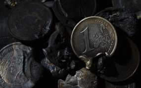 FT: Πώς η ελληνική συμφωνία θα μπορούσε να καταστρέψει το ευρώ