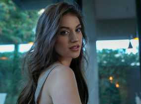 Η Angelina Alexon,η ελληνο-αμερικανίδα νεαρή pop τραγουδίστρια έρχεται στην Ελλάδα