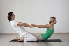 Partner yoga: Στη νέα yoga που πάμε δυο δυο